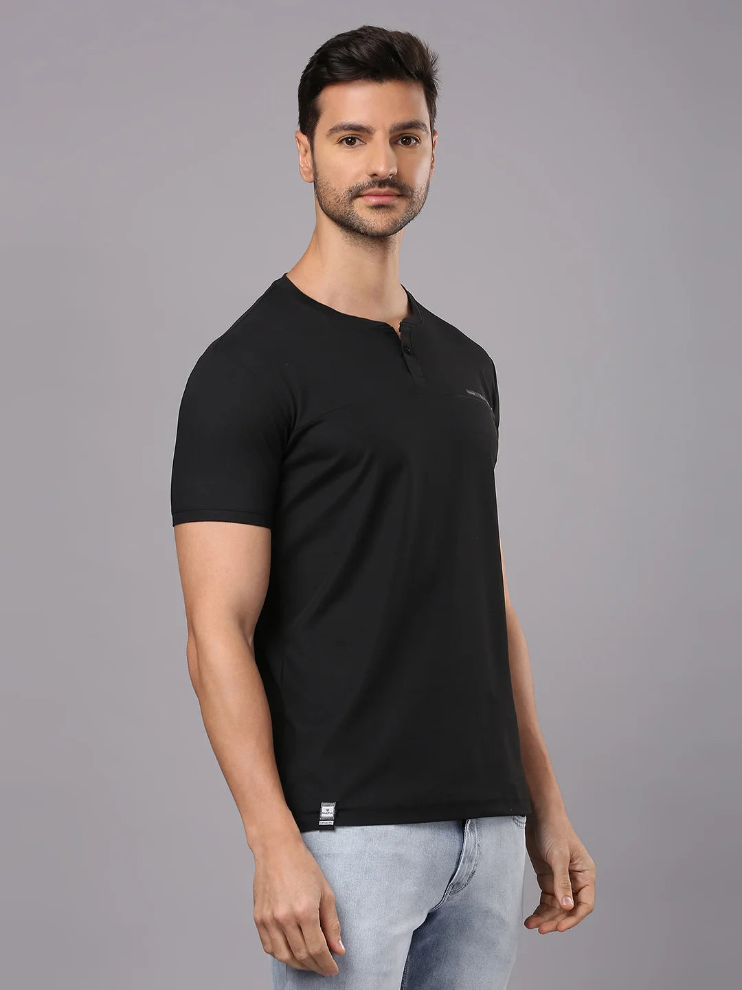 Black Solid Round Regular H/S T-Shirt